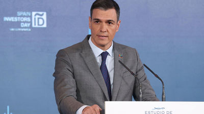 Sánchez defiende sus nuevos impuestos a  la banca y las energéticas