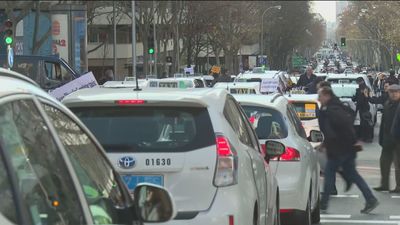 Manifestación de taxis en Madrid contra el nuevo reglamento que prepara la Comunidad