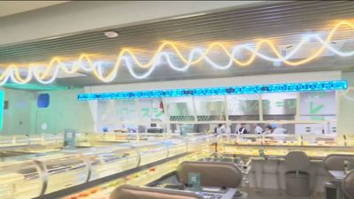 Un kaiten sushi en Madrid ambientado en el espacio