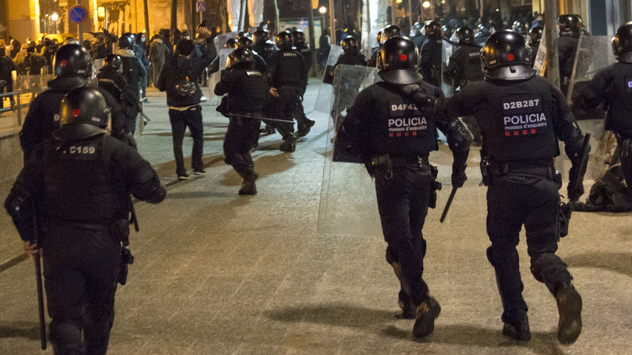 La Policía tendrá que avisar antes de disolver una concentración, según la reforma de la Ley Mordaza