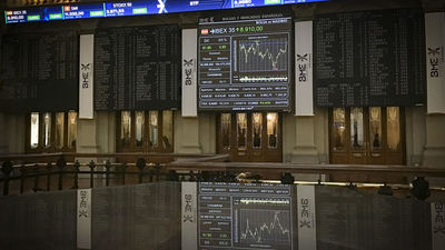 El Ibex 35 se impulsa un 2% en la semana y se consolida en los 8.800 puntos