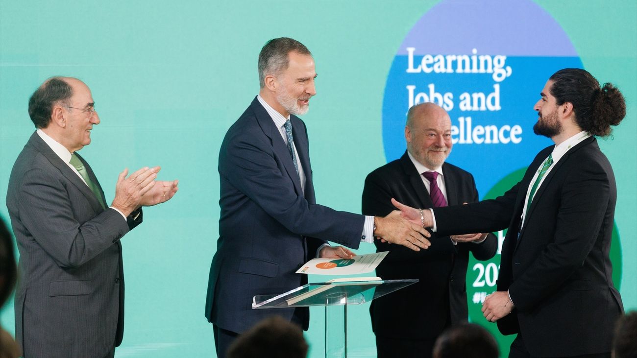 El Rey preside la entrega de la última edición de las becas Iberdrola