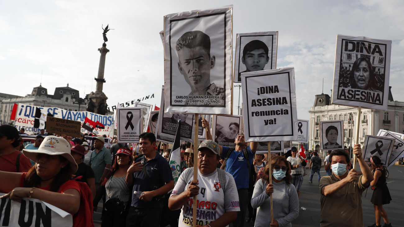 Manifestantes marchan en Lima exigiendo el adelanto de elecciones y en rechazo al Gobierno de Boluarte
