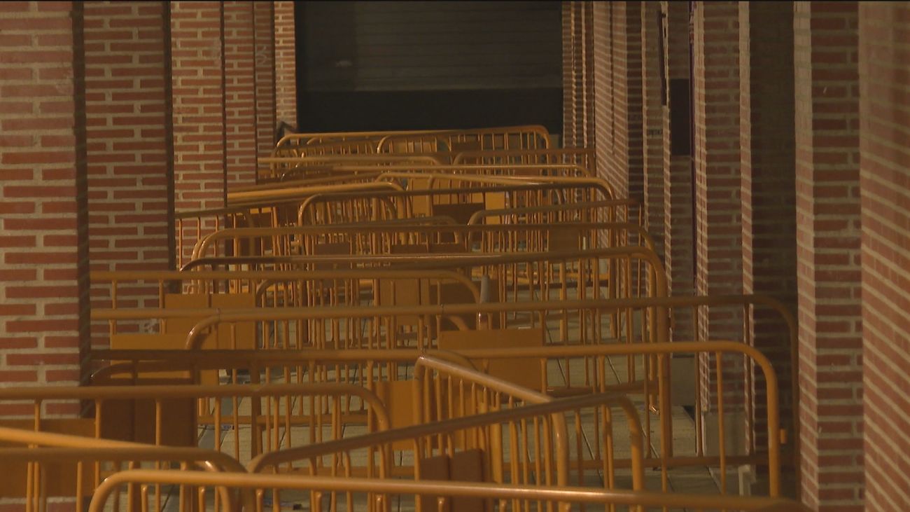 Vallas en un edificio de Getafe para echar a los indigentes