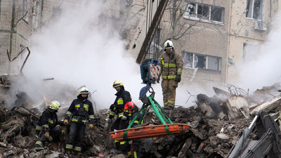 Ascienden a 40 los muertos en el ataque ruso a un edificio residencial en Dnipro