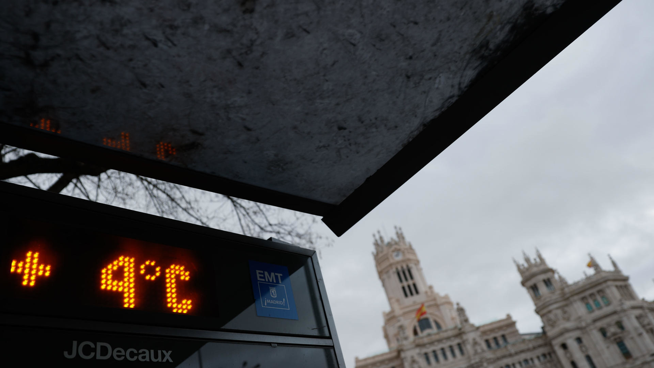 Alerta en Madrid por rachas muy fuertes de  viento y nieve en la Sierra por encima de los 1.000 metros