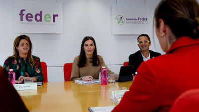 La reina asiste a la reunión estratégica la federación de enfermedades raras