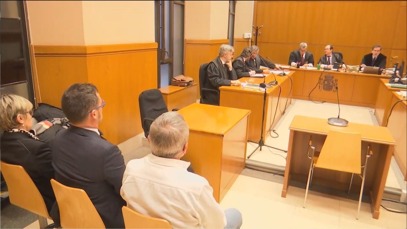 Dos concejales del PSC aceptan un año de cárcel por expulsar a policías nacionales de Pineda del Mar el  1-O