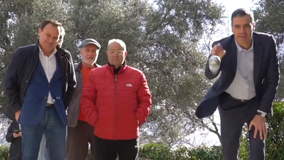 Los vídeos promocionales de Sánchez: cerrados, con guión y figurantes socialistas