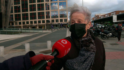 Madrid sigue en alerta roja por un viento que ha obligado a cerrar los principales parques de la capital