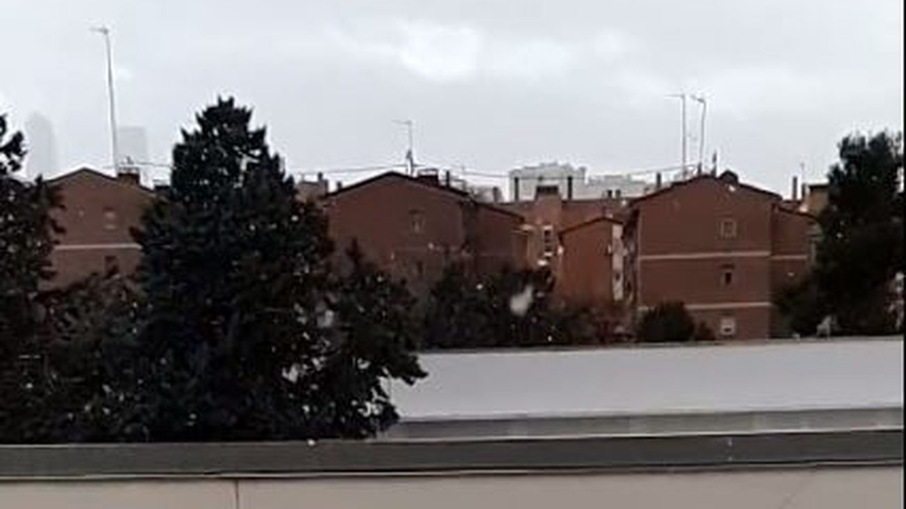 Los primeros copos de nieve llegan a Madrid capital