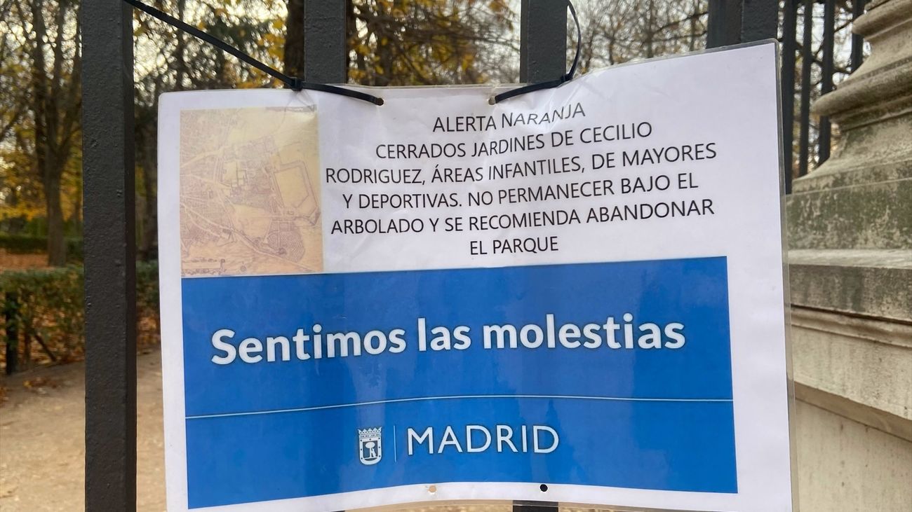 Cartel cierre de El Retiro