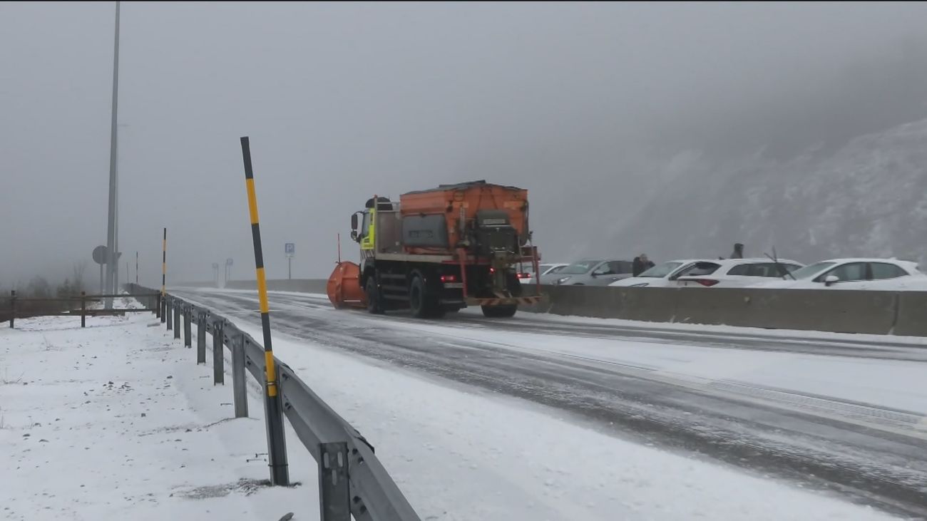 Jueves invernal en Madrid con nevadas en la Sierra
