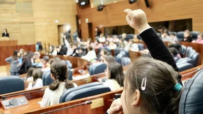 Visitar a los abuelos  y respetar a los compañeros,  propuestas de los niños en la Asamblea de Madrid