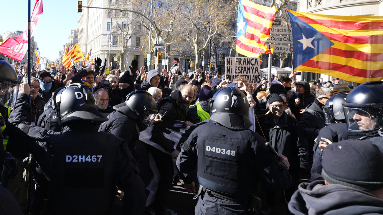 Los socios independentistas de Sánchez revientan su encuentro con Macron en Barcelona