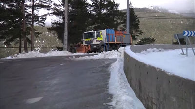 Dos carreteras madrileñas de la red principal, afectadas por la nieve