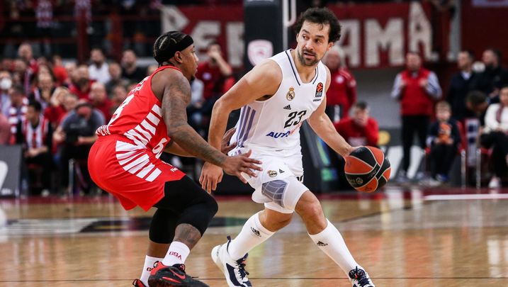 Llull ante el Olympiacos / EFE