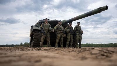 Robles dice que España ayudará a Ucrania, pero no aclara si enviará tanques Leopard