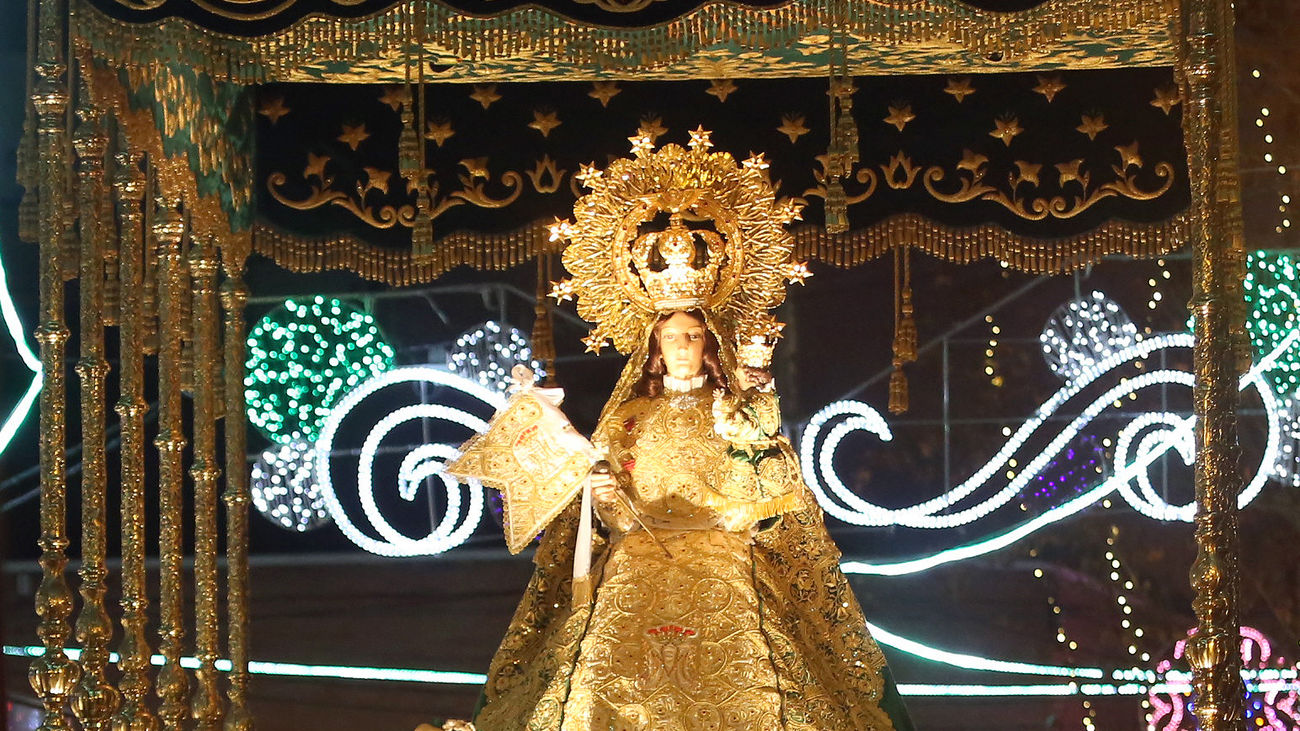 La Virgen de la Paz procesionando por las calles de Alcobendas