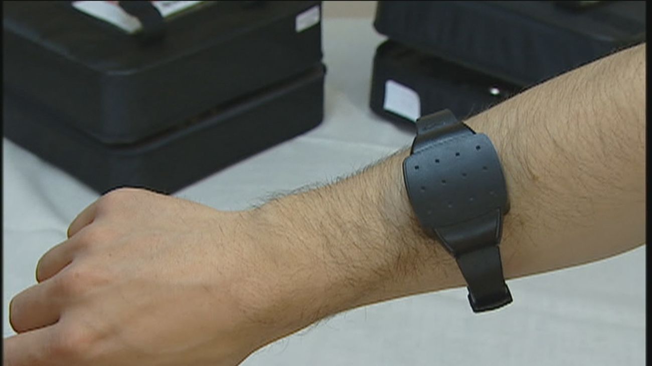 Colocan y quitan una pulsera telemática a una mujer de Colmenar acusada de malos tratos