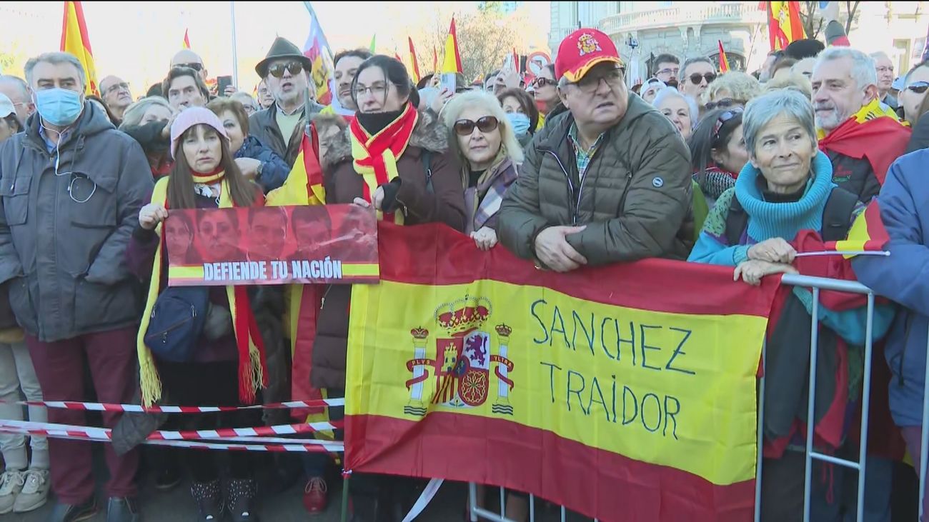 Destacados ex socialistas cargan contra Sánchez, a quien llaman "caudillo y populista"