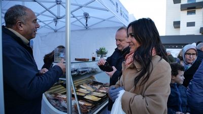 Villacís inaugura el Mercado de Productores en Valdebebas