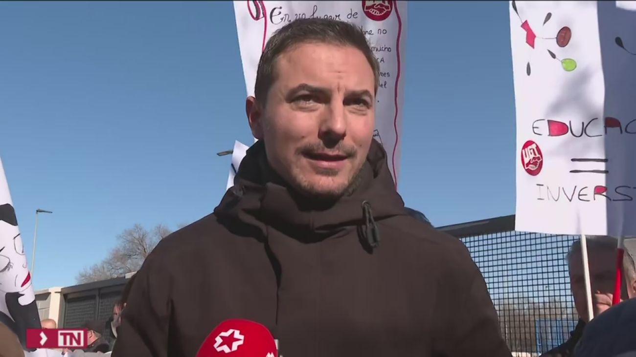 Lobato denuncia "la ruina económica" del "abandono" de la educación pública en Madrid