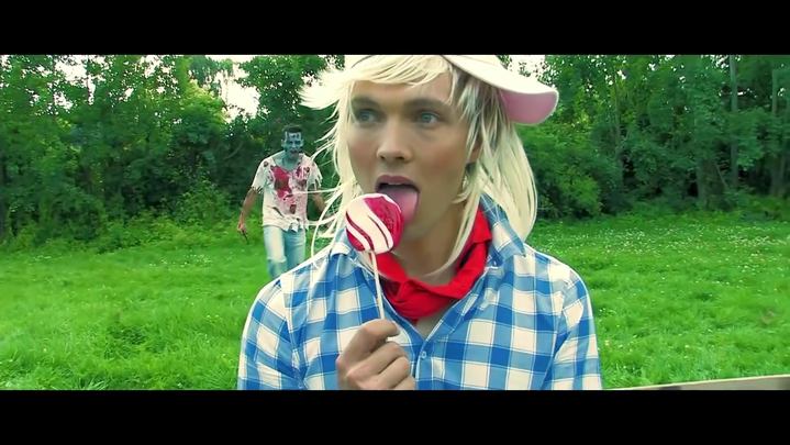 Fotograma de 'Ama de Casa Alien contra Zombi Gay' / CUTRECON