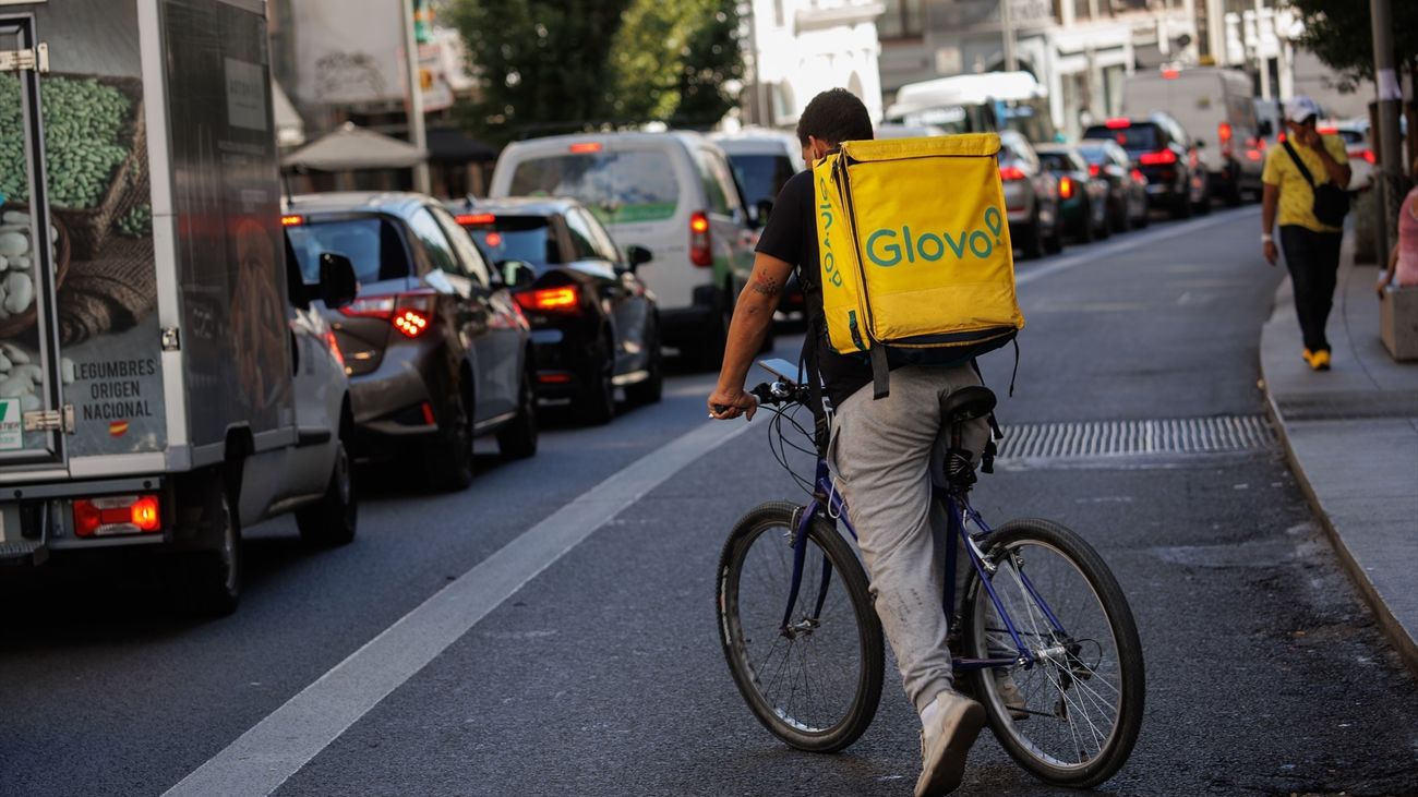 Trabajo amenaza a Glovo con penas de cárcel si no pone fin a los falsos autónomos