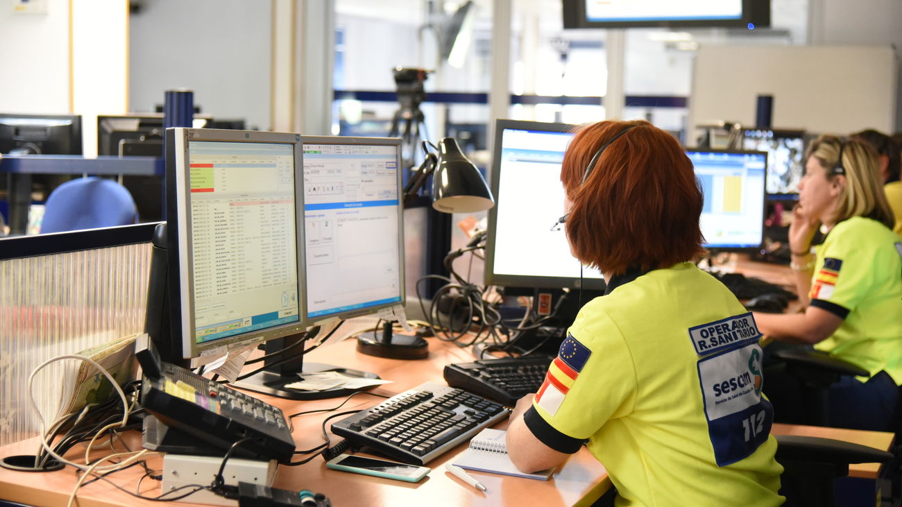 Herido al caer con su coche por un terraplén y quedar colgado de un árbol