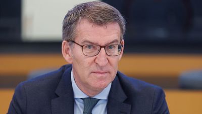 Feijóo ve "bien" la propuesta de Ayuso de elecciones a dos vueltas