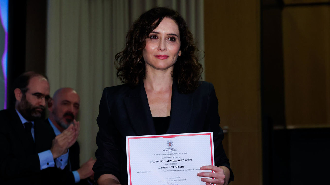 Ayuso, en la Complutense: "Defiendo una universidad pública de todos"