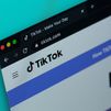 Primera denuncia de escuelas a TikTok: ¿perjudica la salud mental de los adolescentes?