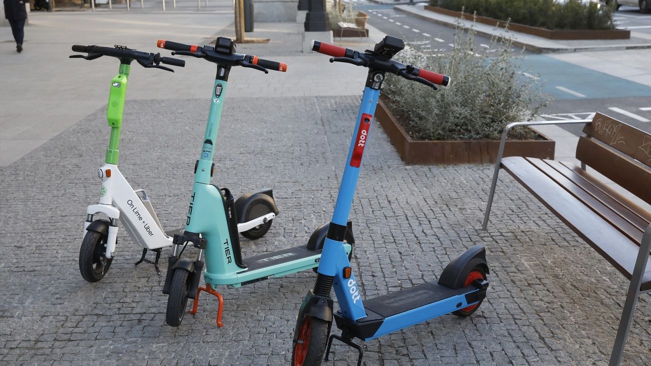 Los nuevos patinetes eléctricos compartidos que operarán en Madrid te obligarán a circular y aparcar sólo en zonas permitidas