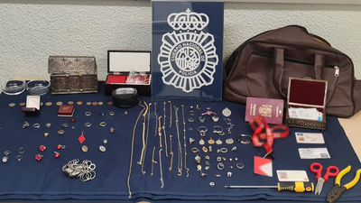 Detenido in fraganti el falso técnico de telefonía que robaba en casas de ancianos en Moncloa