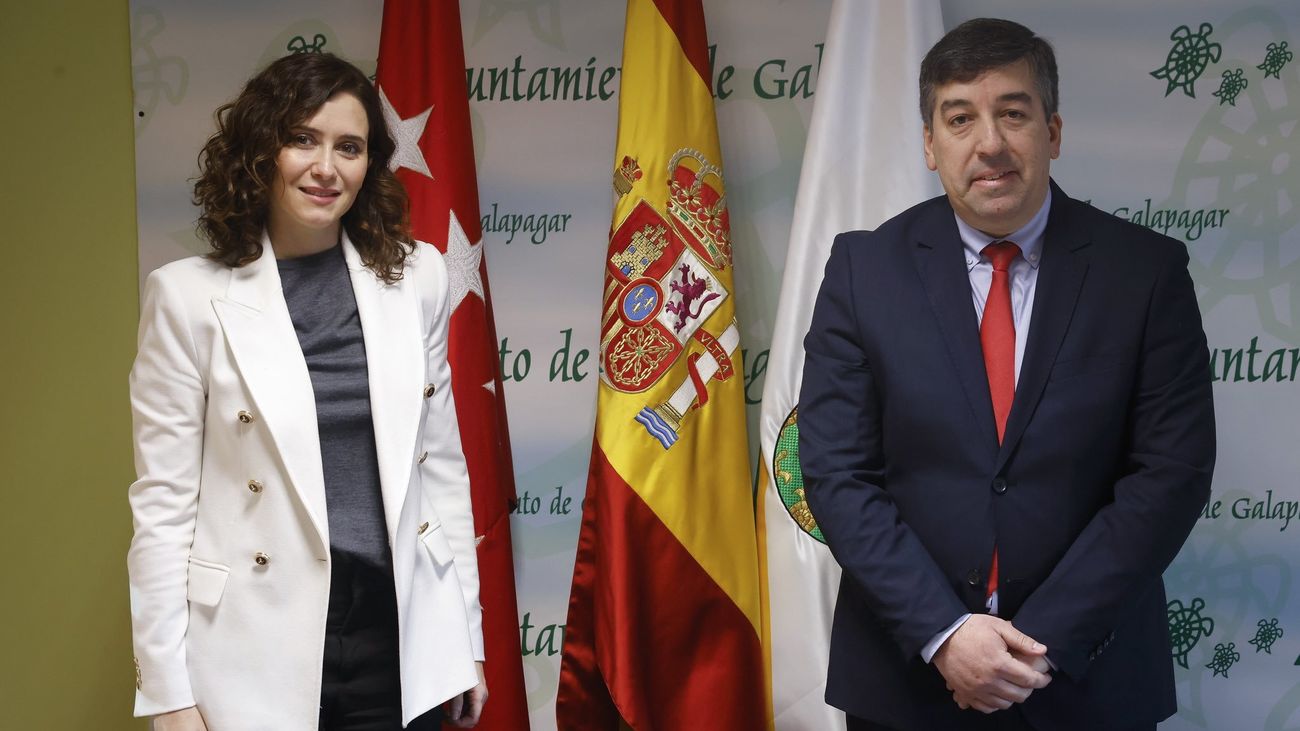 Isabel Díaz Ayuso con el alcalde de Galapagar