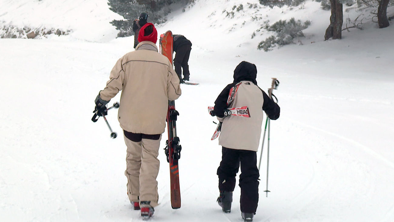 Esquiadores en Valdesquí