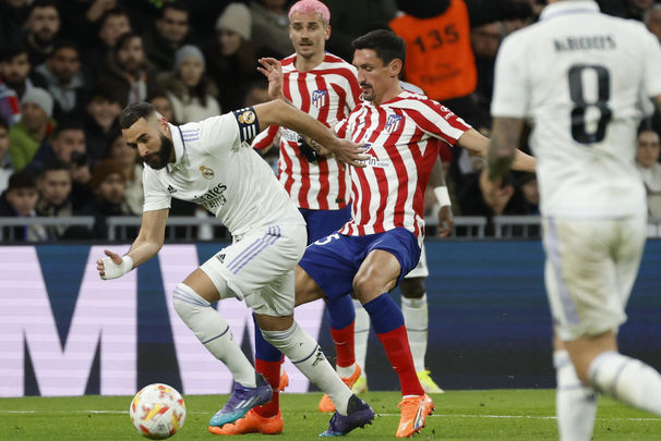 Benzema ante el Atlético de Madrid / EFE