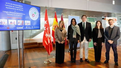 Las Farmacias de la capital se alían con el ayuntamiento contra la soledad no deseada de los mayores