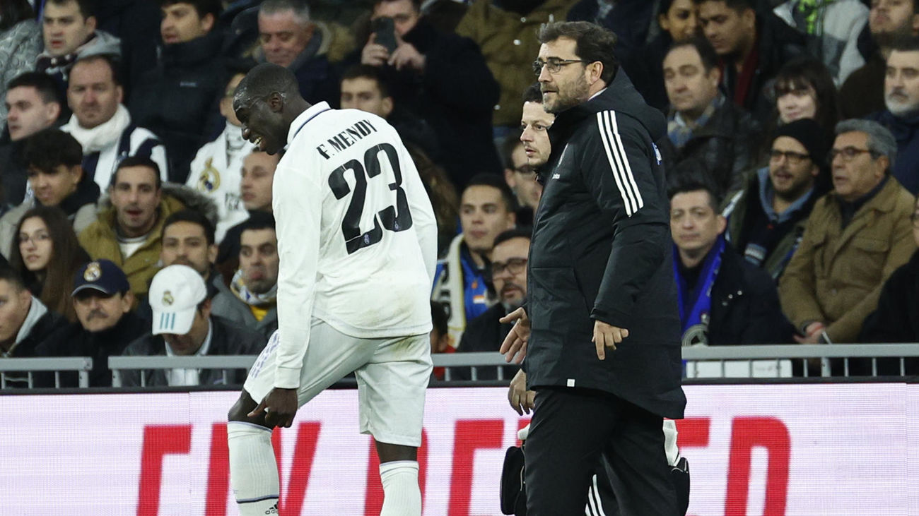 Las primeras pruebas a Mendy apuntan a un mes de baja