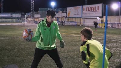 Jon Ayala, el ayudante del entrenador de porteros del CDF Tres Cantos con discapacidad intelectual