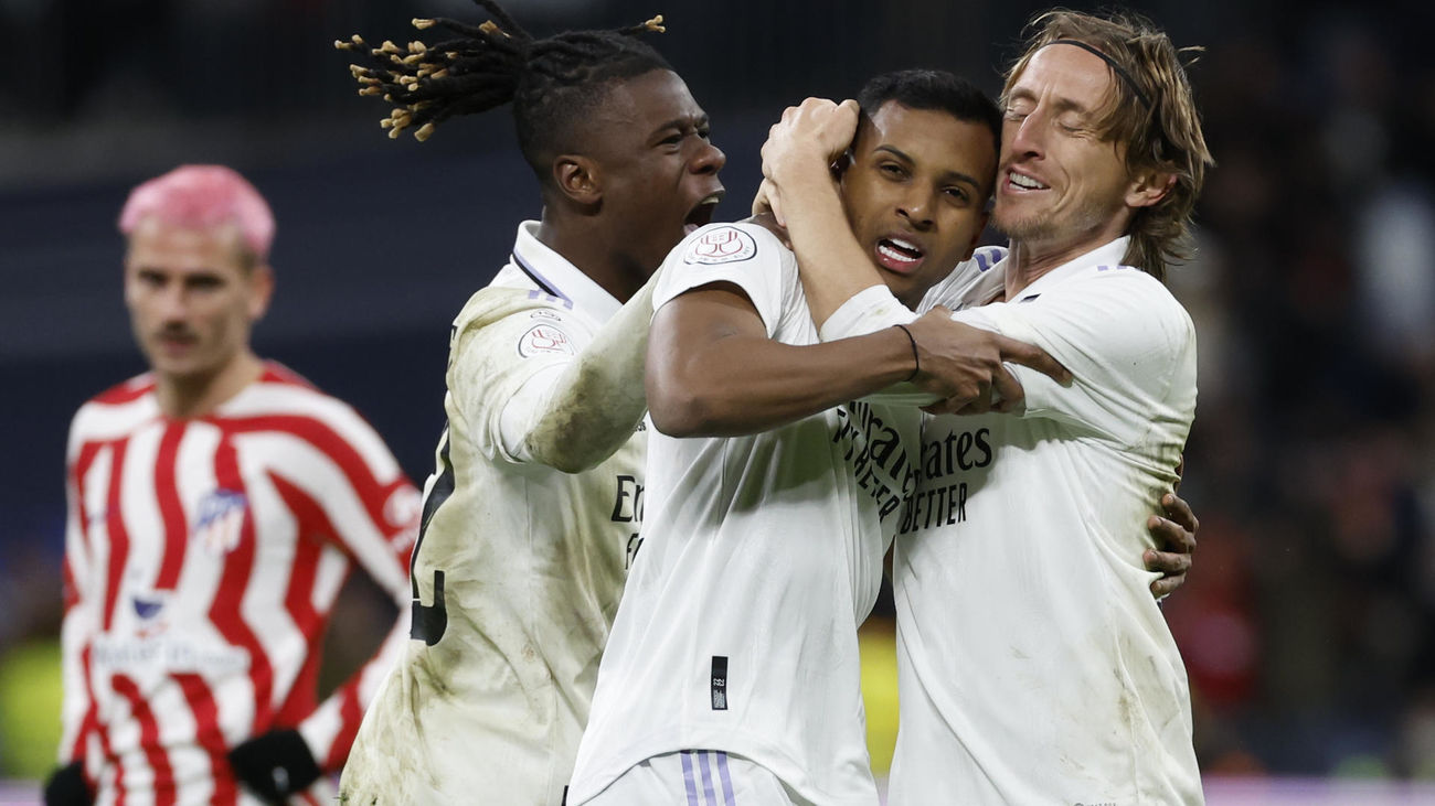 El Real Madrid de las remontadas castiga al mejor Atlético por 3-1