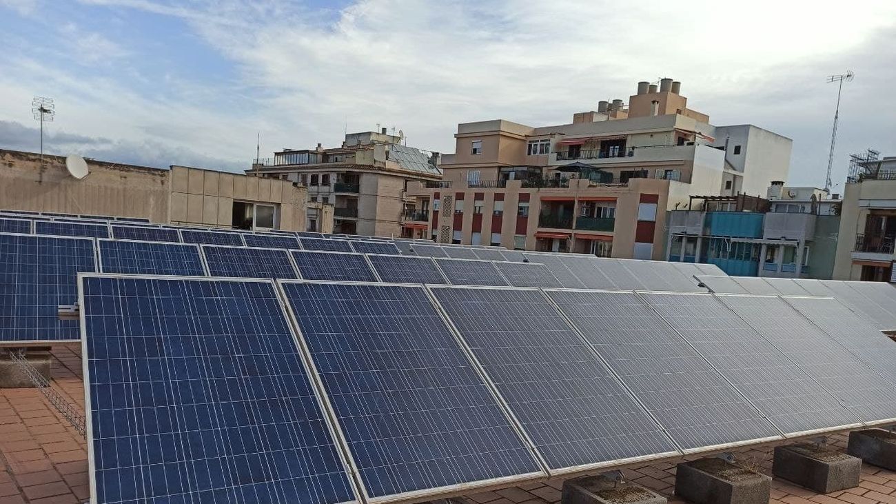 Cada vez más hogares quieren instalar placas solares: ¿en qué casos compensa?