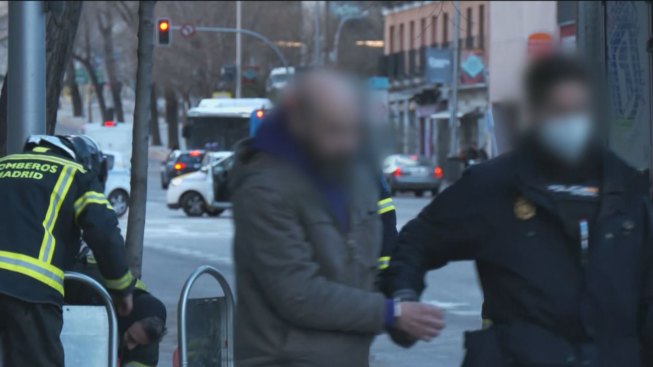 Así han tenido que evacuar a 10 detenidos de la comisaría tras la rotura de una tubería en Ronda de Toledo