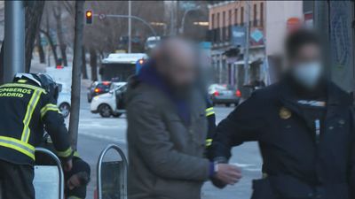 Así han tenido que evacuar a 10 detenidos de la comisaría tras la rotura de una tubería en Ronda de Toledo