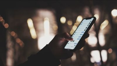 Caída histórica en la venta de móviles, ahora compramos menos y los reparamos más