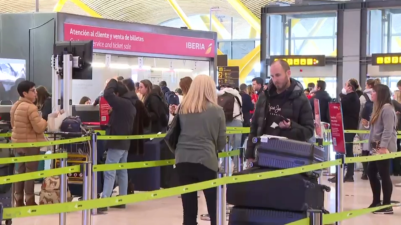 Una caída en el sistema de facturación de Iberia provoca retrasos en Barajas y varios aeropuertos