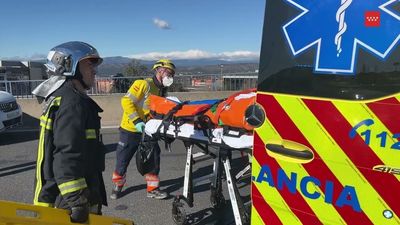 El vuelco de un vehículo en la incorporación de la M50 a la A6 causa varios kilómetros de retención