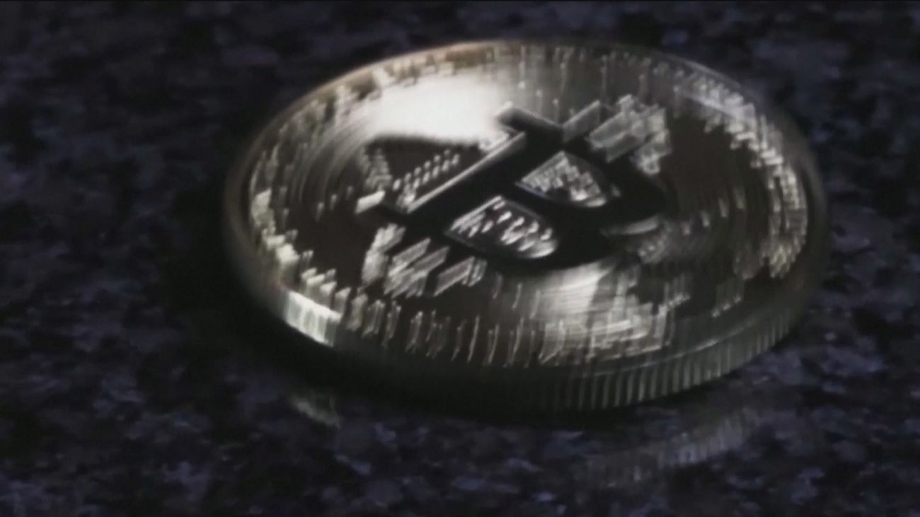 Aprovechaba sus dotes de actor para estafar con criptomonedas