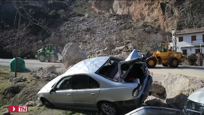 Cinco heridos por un desprendimiento de piedras en la carretera a Sierra Nevada
